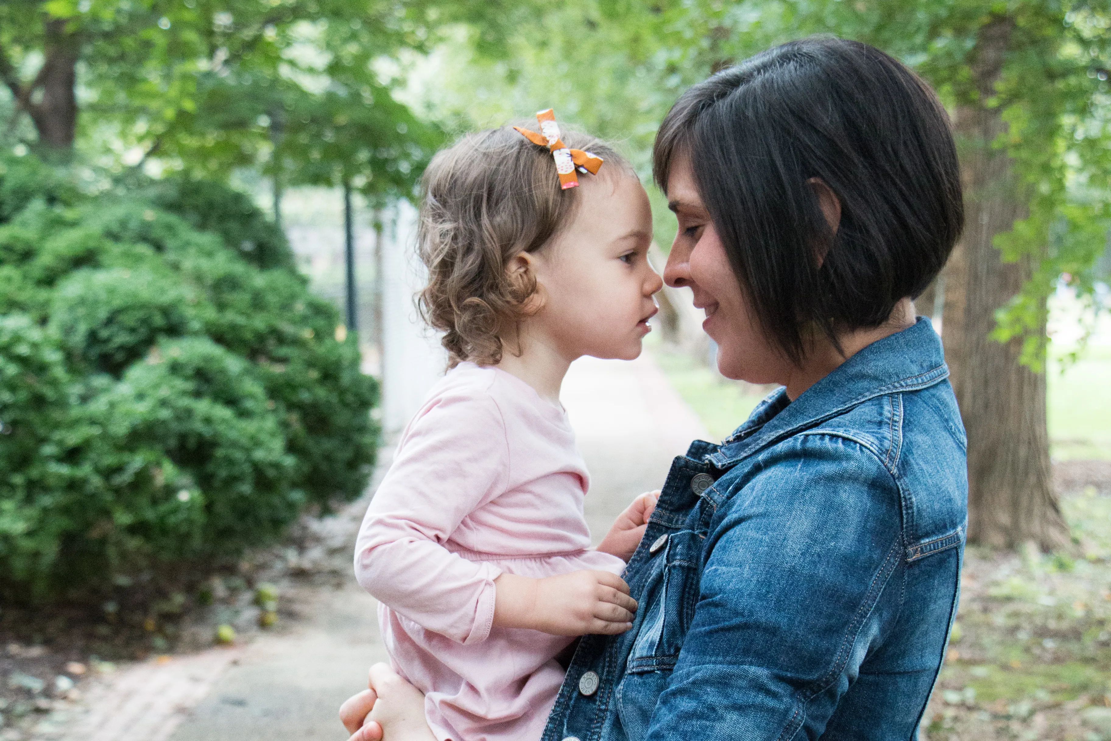 Portrait session with a mother and child outdoors
